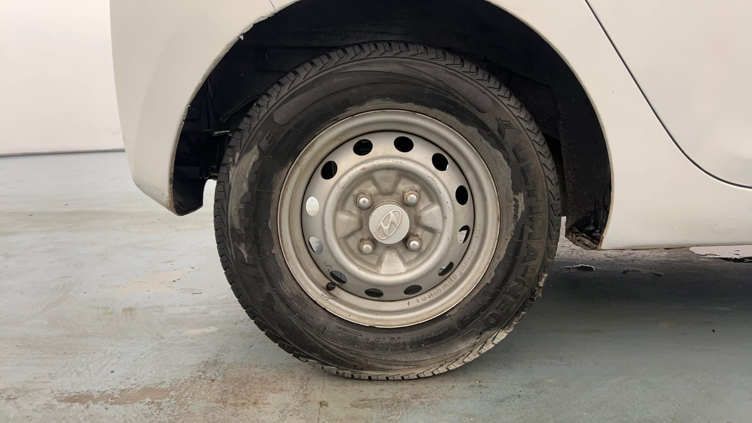 Used 2016 Hyundai Eon Era + Petrol Manual tyres RIGHT REAR TYRE RIM VIEW