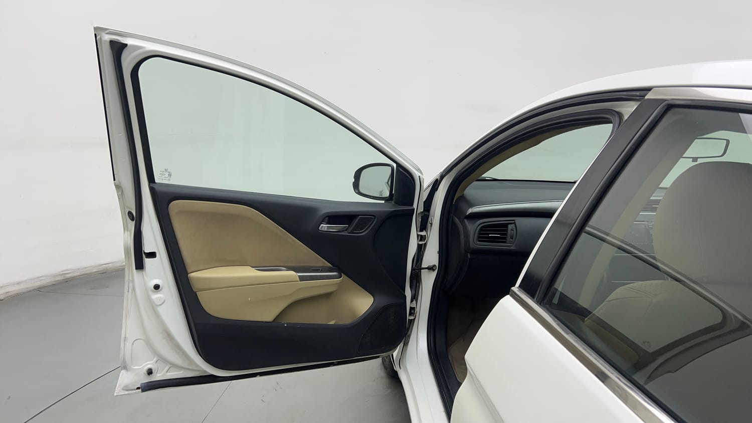 Used 2015 Honda City V Petrol Manual interior LEFT FRONT DOOR OPEN VIEW
