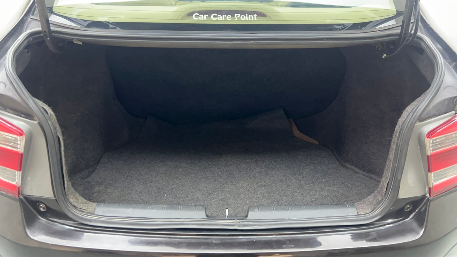 Used 2013 Honda City 1.5 S MT Petrol Manual interior DICKY INSIDE VIEW