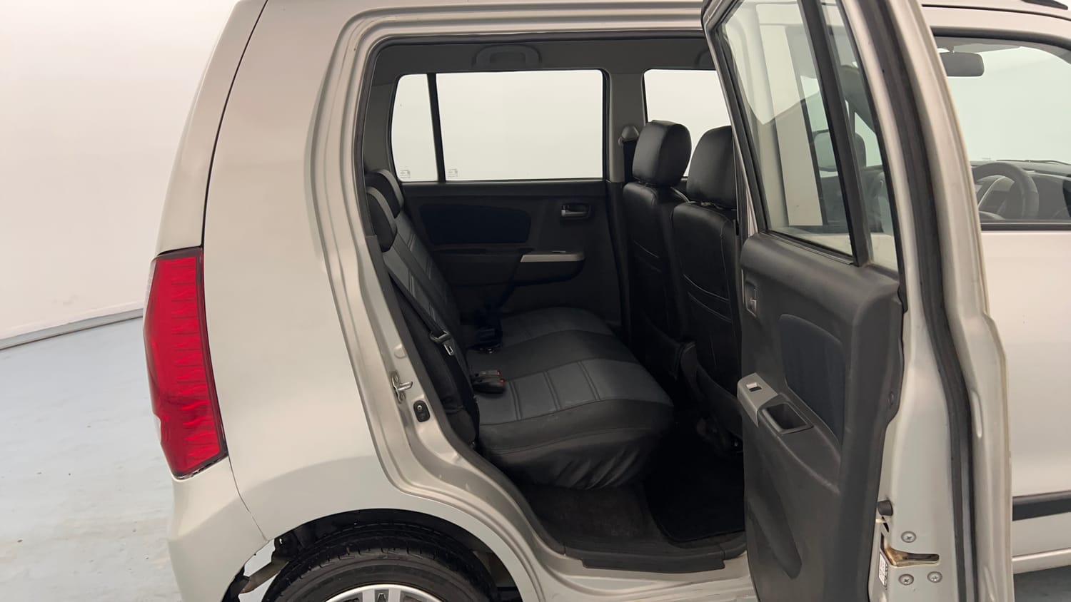 Used 2012 Maruti Suzuki Wagon R 1.0 VXi Petrol Manual interior RIGHT SIDE REAR DOOR CABIN VIEW