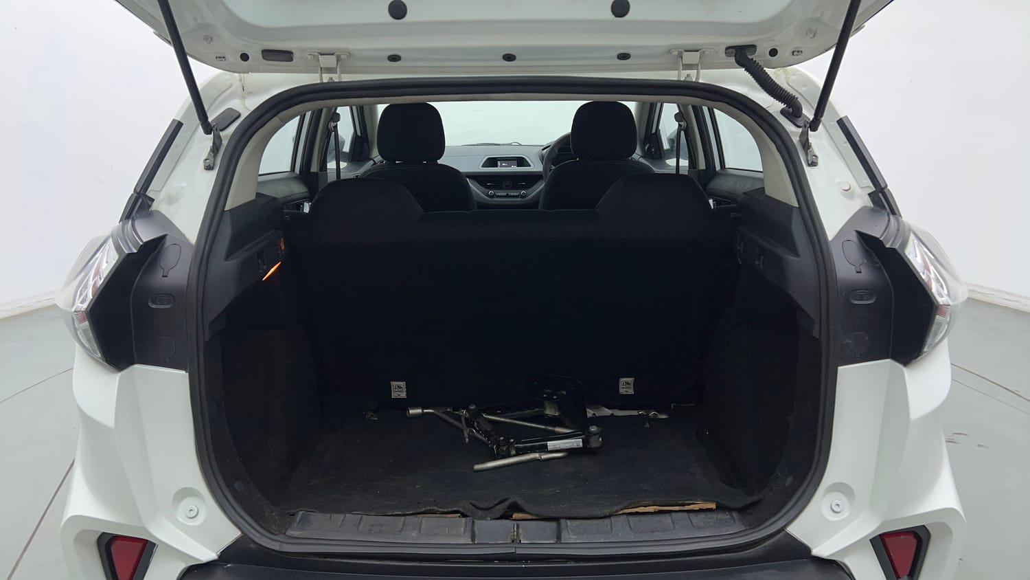 Used 2022 Tata Nexon XM (S) Diesel Diesel Manual interior DICKY INSIDE VIEW