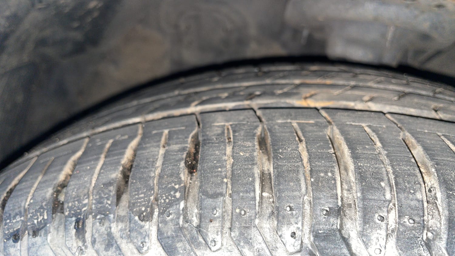 Used 2017 Hyundai Verna 1.6 VTVT SX AT Petrol Automatic tyres LEFT FRONT TYRE TREAD VIEW