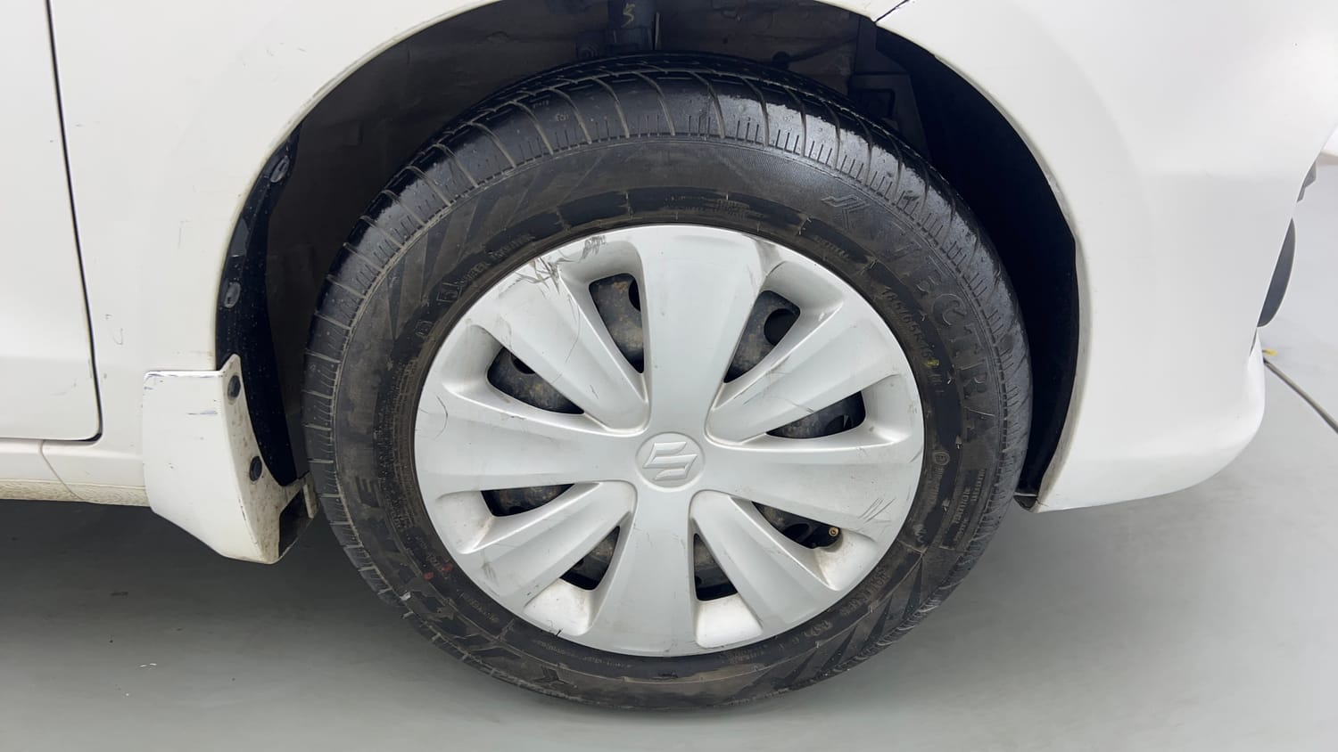 Used 2016 Maruti Suzuki Ertiga VXI Petrol Manual tyres RIGHT FRONT TYRE RIM VIEW