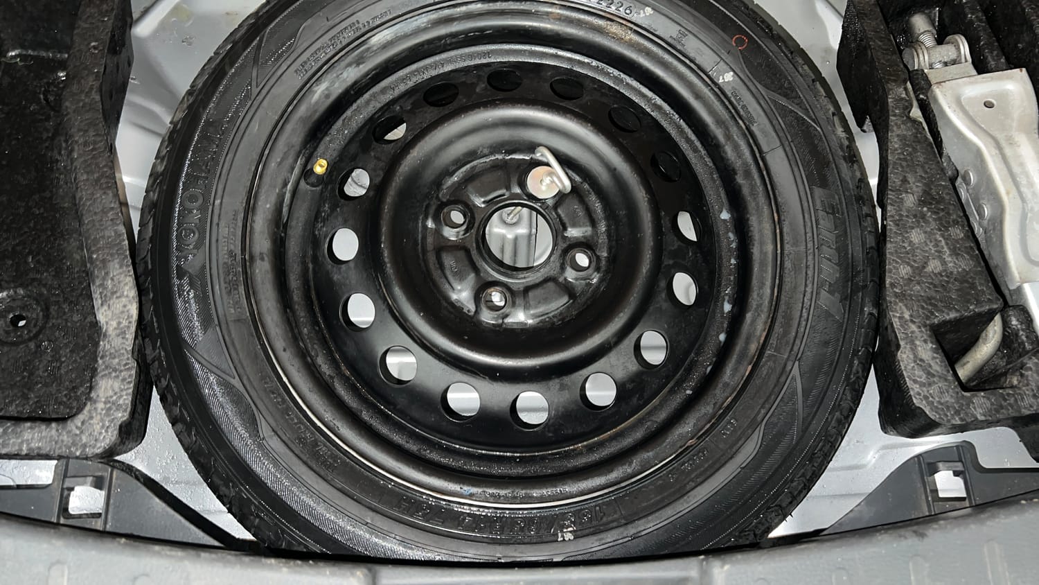 Used 2012 Maruti Suzuki Wagon R 1.0 VXi Petrol Manual tyres SPARE TYRE VIEW