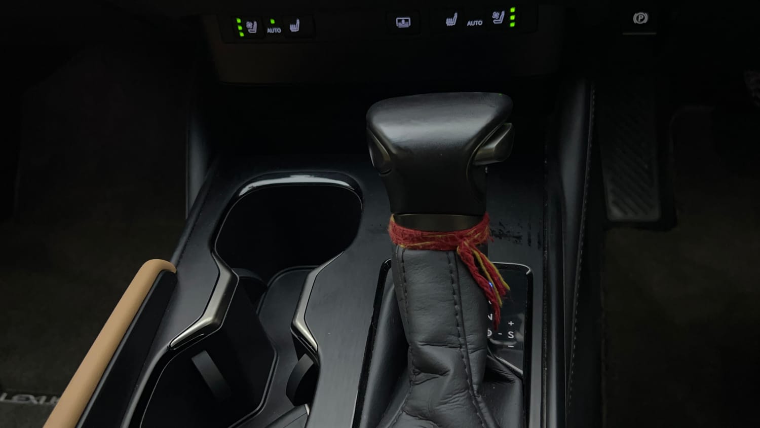 2025 Lexus ES 300h Luxury-16