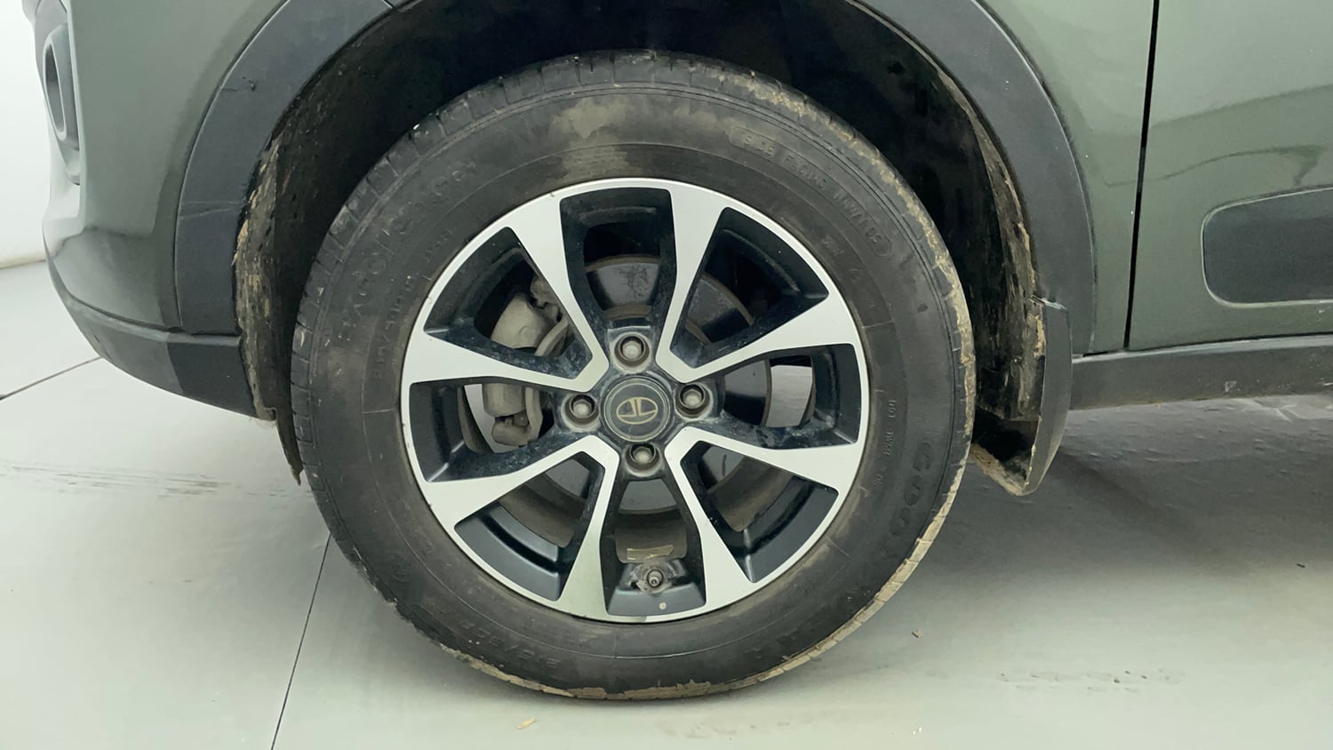 Used 2021 Tata Nexon XZA Plus (O) Dual Tone Petrol Automatic tyres LEFT FRONT TYRE RIM VIEW