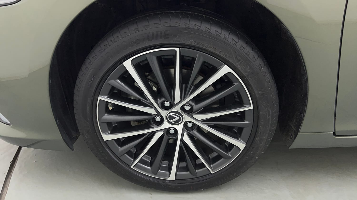 2025 Lexus ES 300h Luxury-34
