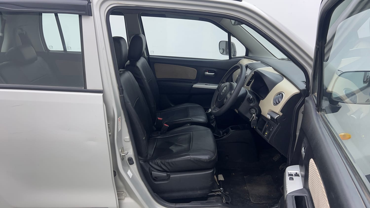 Used 2018 Maruti Suzuki Wagon R LXI CNG Cng Manual interior RIGHT SIDE FRONT DOOR CABIN VIEW
