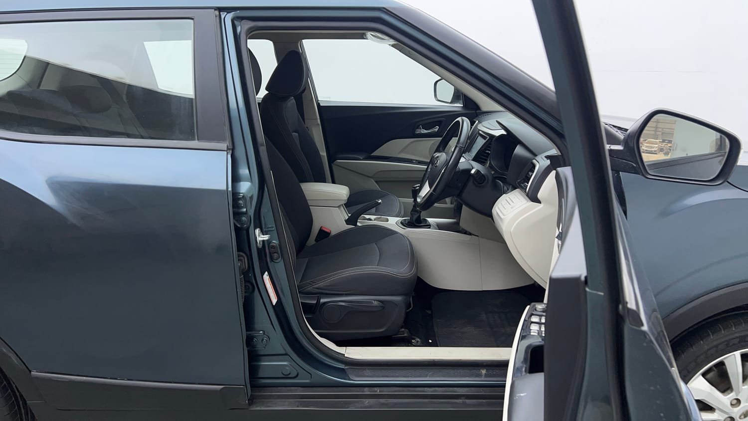 2020 Mahindra XUV 300 W8 1.2 Petrol-17