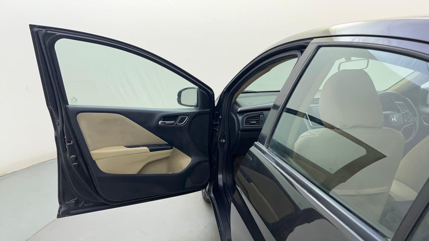 Used 2018 Honda City V Petrol Petrol Manual interior LEFT FRONT DOOR OPEN VIEW