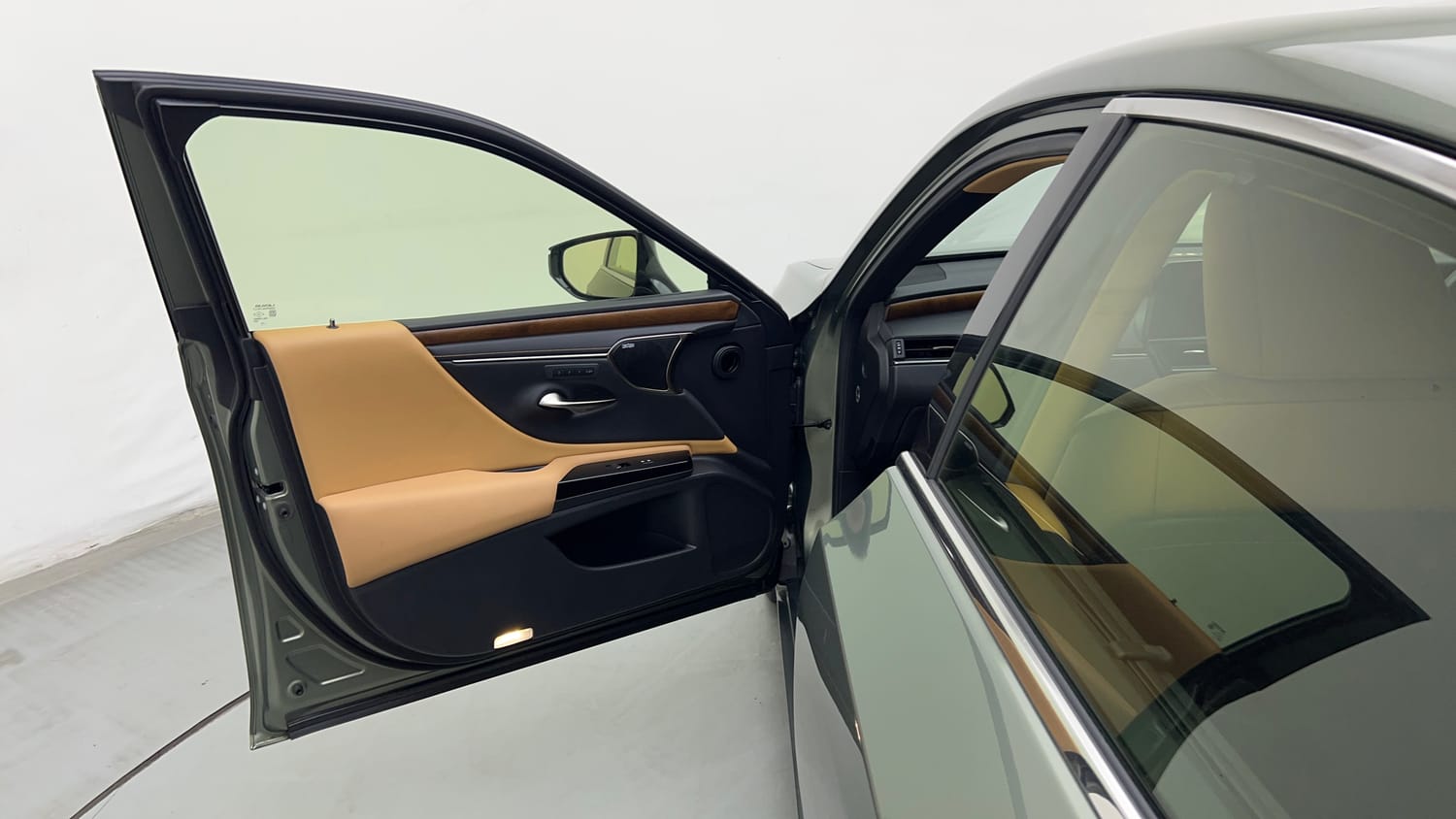 2025 Lexus ES 300h Luxury-21