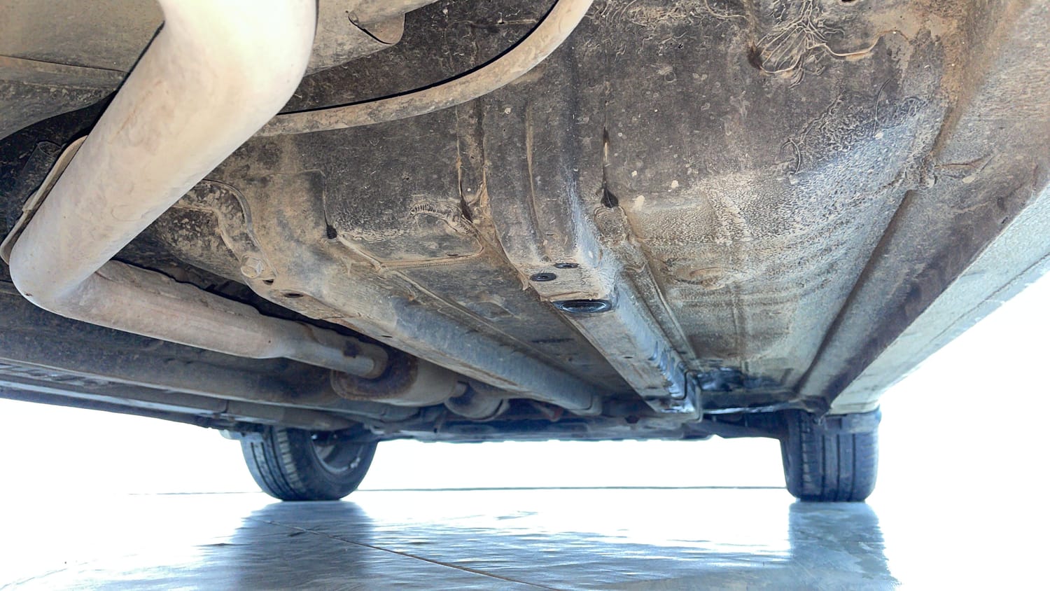 Used 2017 Hyundai Verna 1.6 VTVT SX AT Petrol Automatic extra REAR RIGHT UNDERBODY VIEW