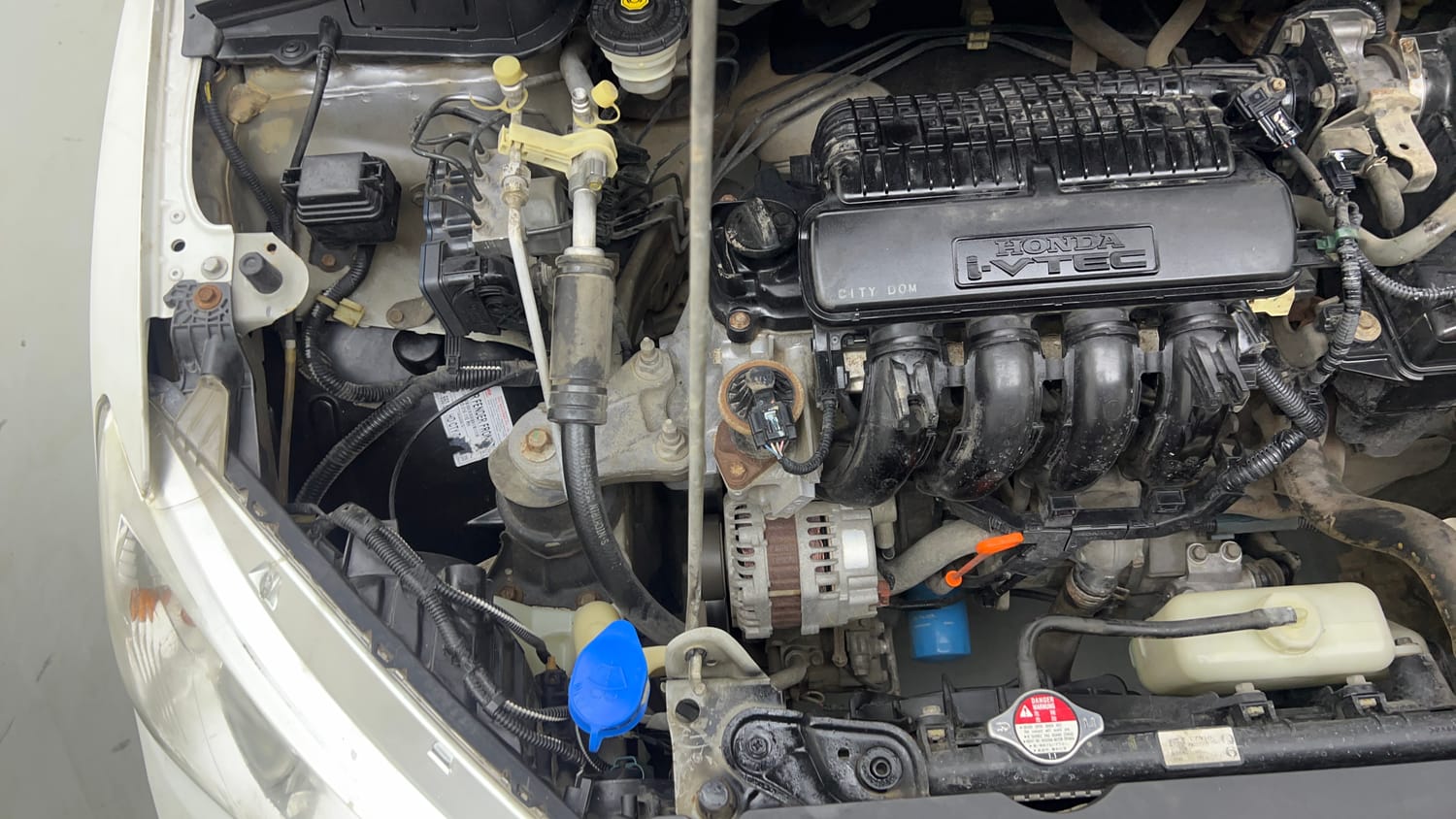 Used 2015 Honda City V Petrol Manual engine ENGINE RIGHT SIDE VIEW