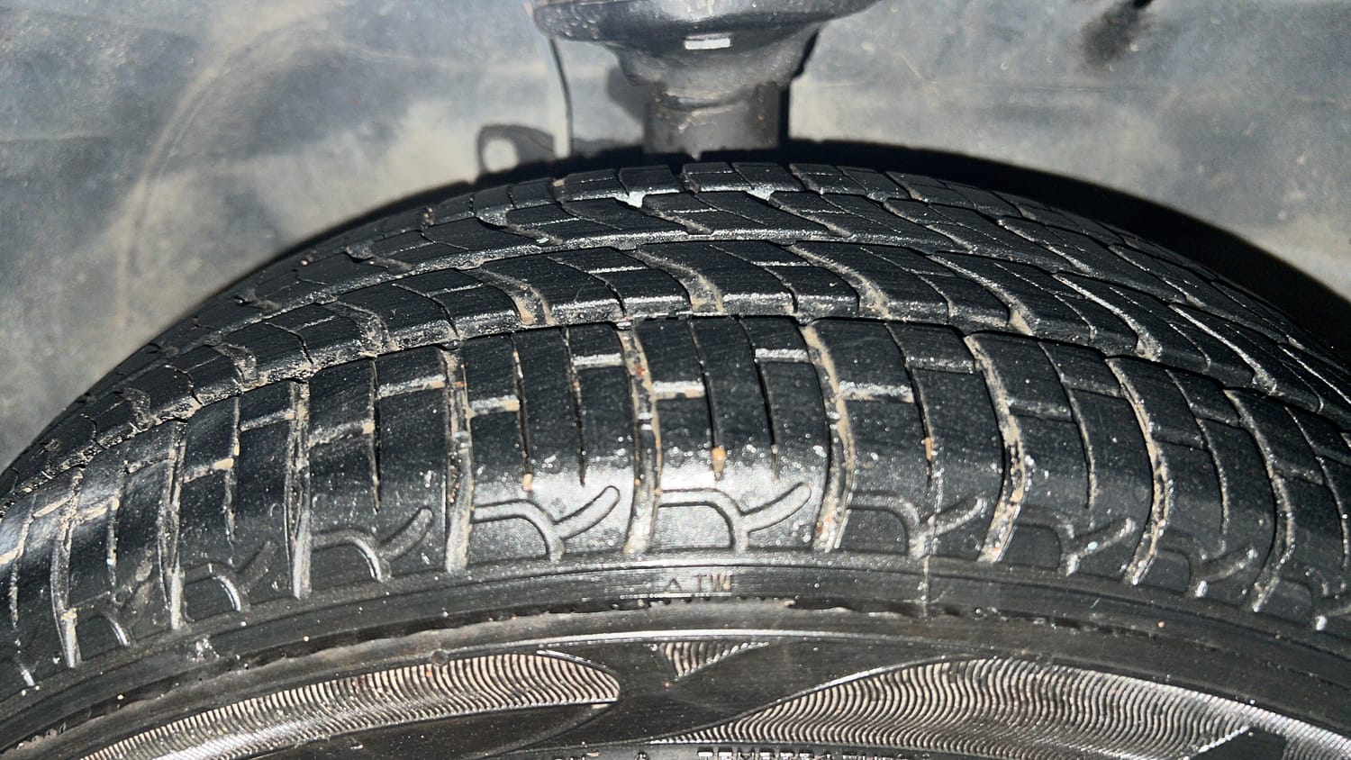 Used 2012 Maruti Suzuki Wagon R 1.0 VXi Petrol Manual tyres RIGHT FRONT TYRE TREAD VIEW