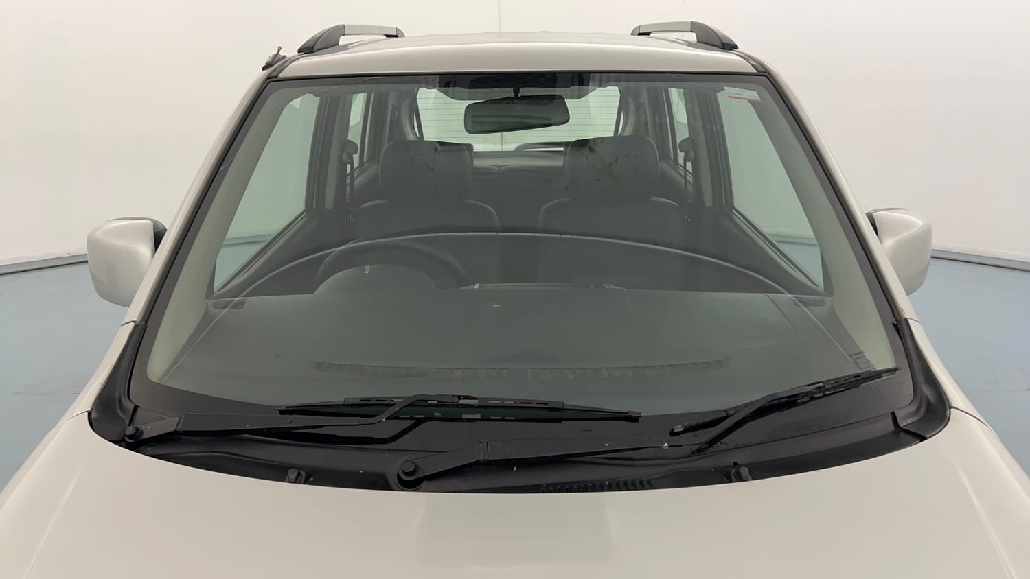 Used 2012 Maruti Suzuki Wagon R 1.0 VXi Petrol Manual exterior FRONT WINDSHIELD VIEW