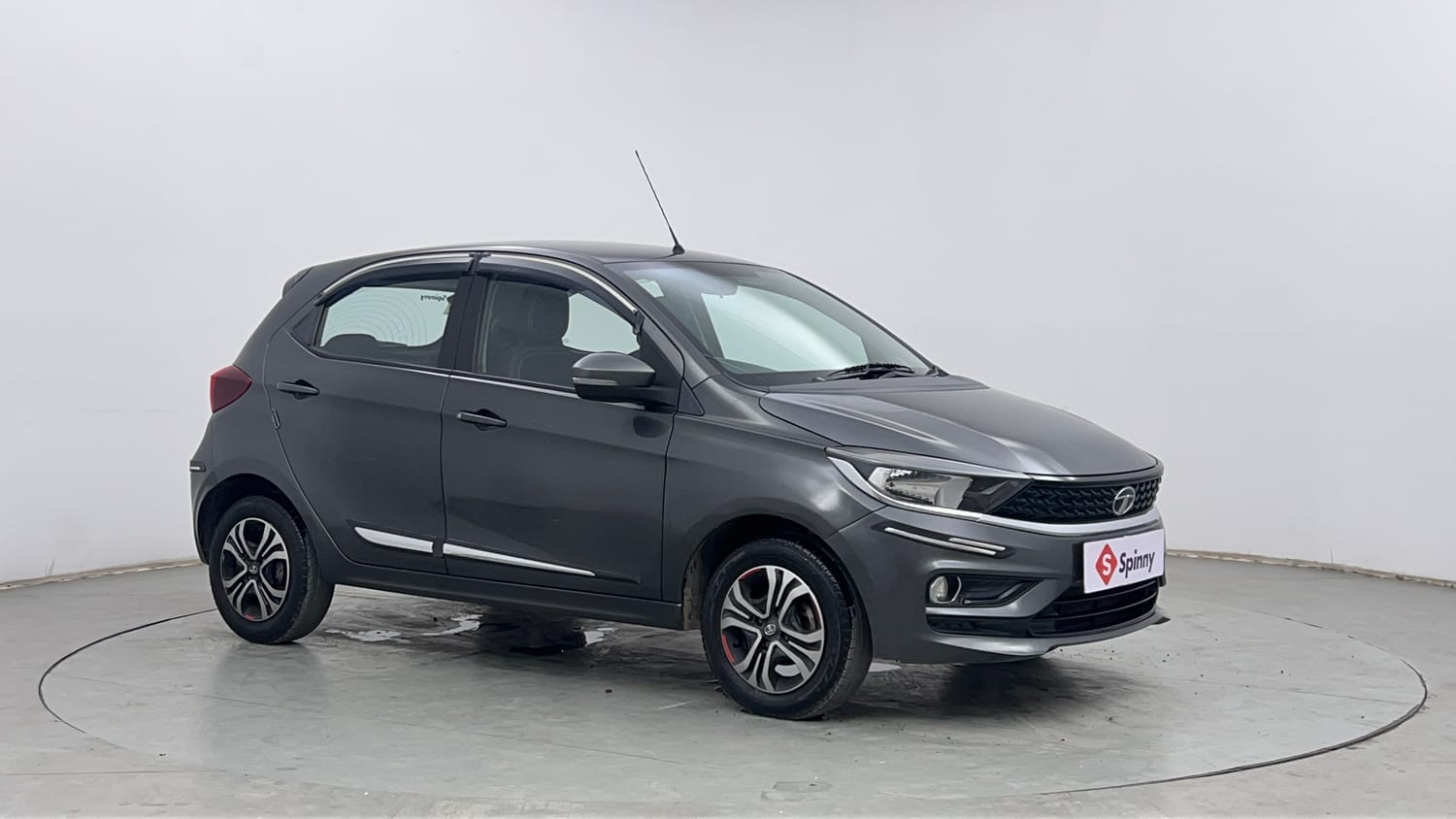 Used 2021 Tata Tiago XZ Petrol Manual exterior RIGHT FRONT CORNER VIEW