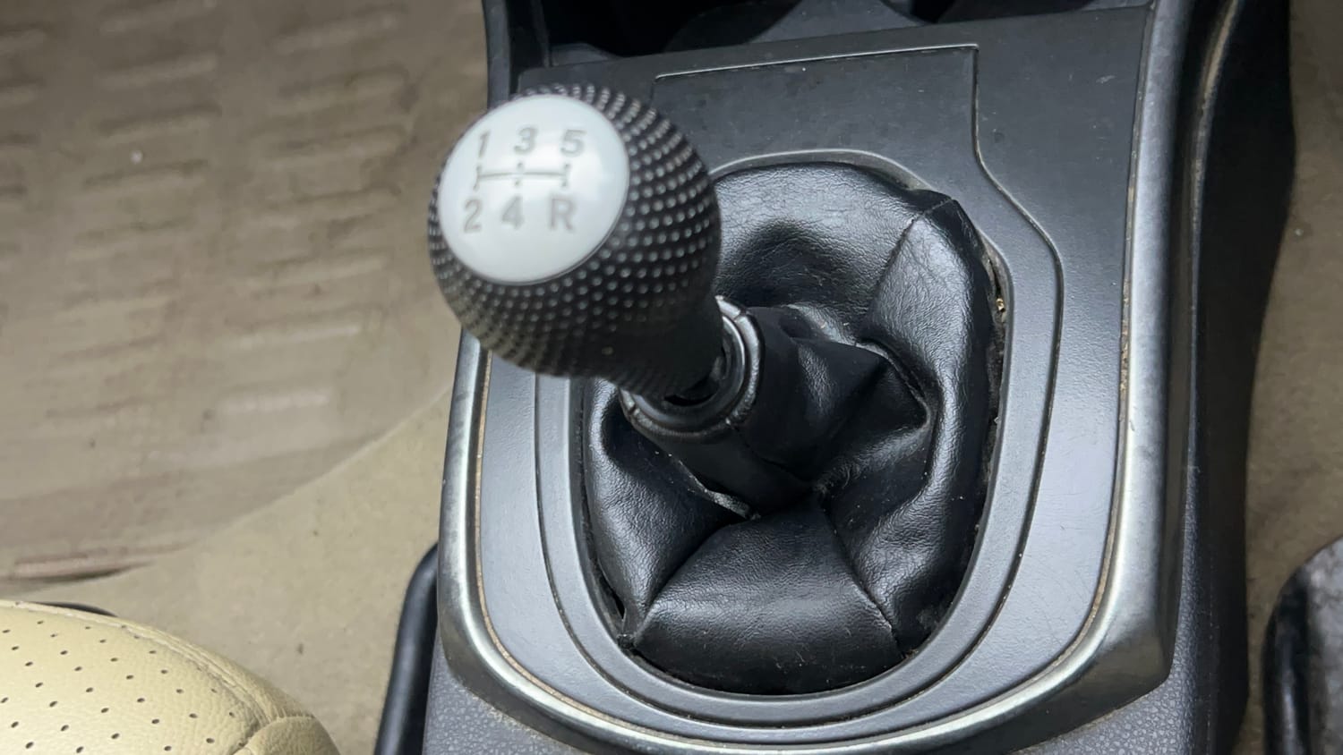 Used 2015 Honda City V Petrol Manual interior GEAR  KNOB VIEW