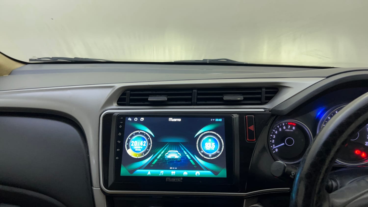 Used 2018 Honda City V Petrol Petrol Manual top_features Touch screen infotainment system