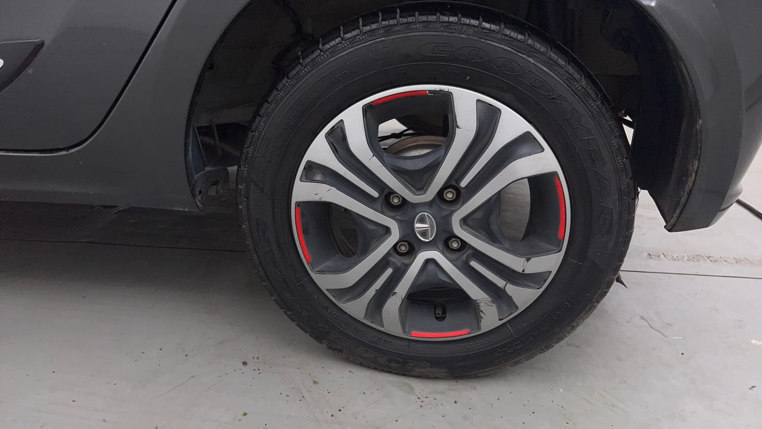 Used 2021 Tata Tiago XZ Petrol Manual tyres LEFT REAR TYRE RIM VIEW