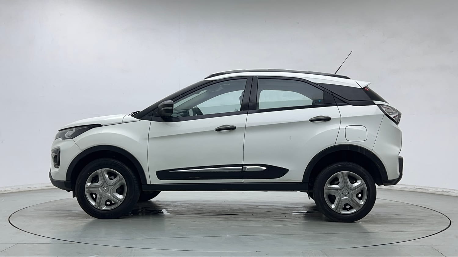 Used 2022 Tata Nexon XM (S) Diesel Diesel Manual exterior LEFT SIDE VIEW