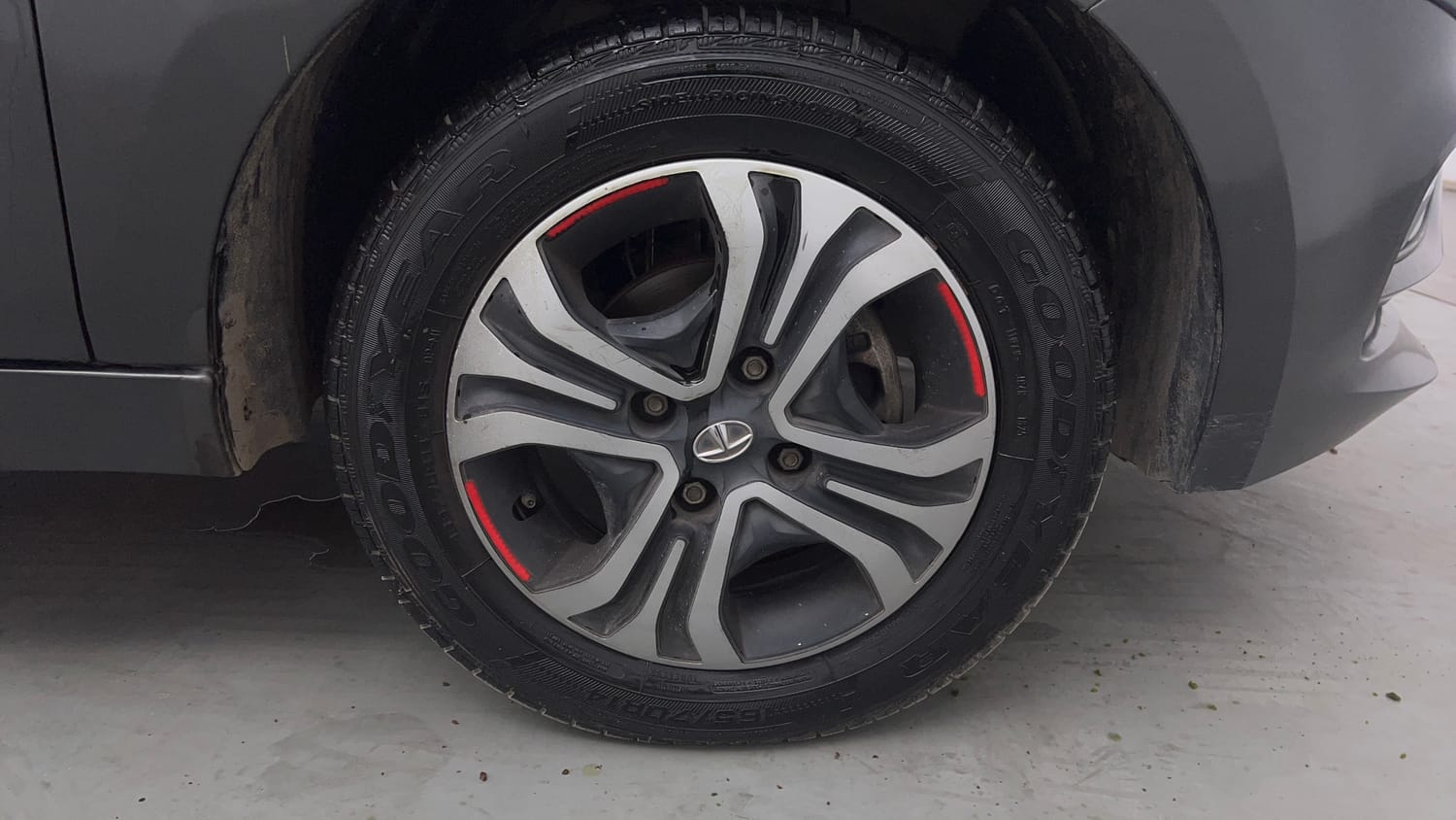 Used 2021 Tata Tiago XZ Petrol Manual tyres RIGHT FRONT TYRE RIM VIEW