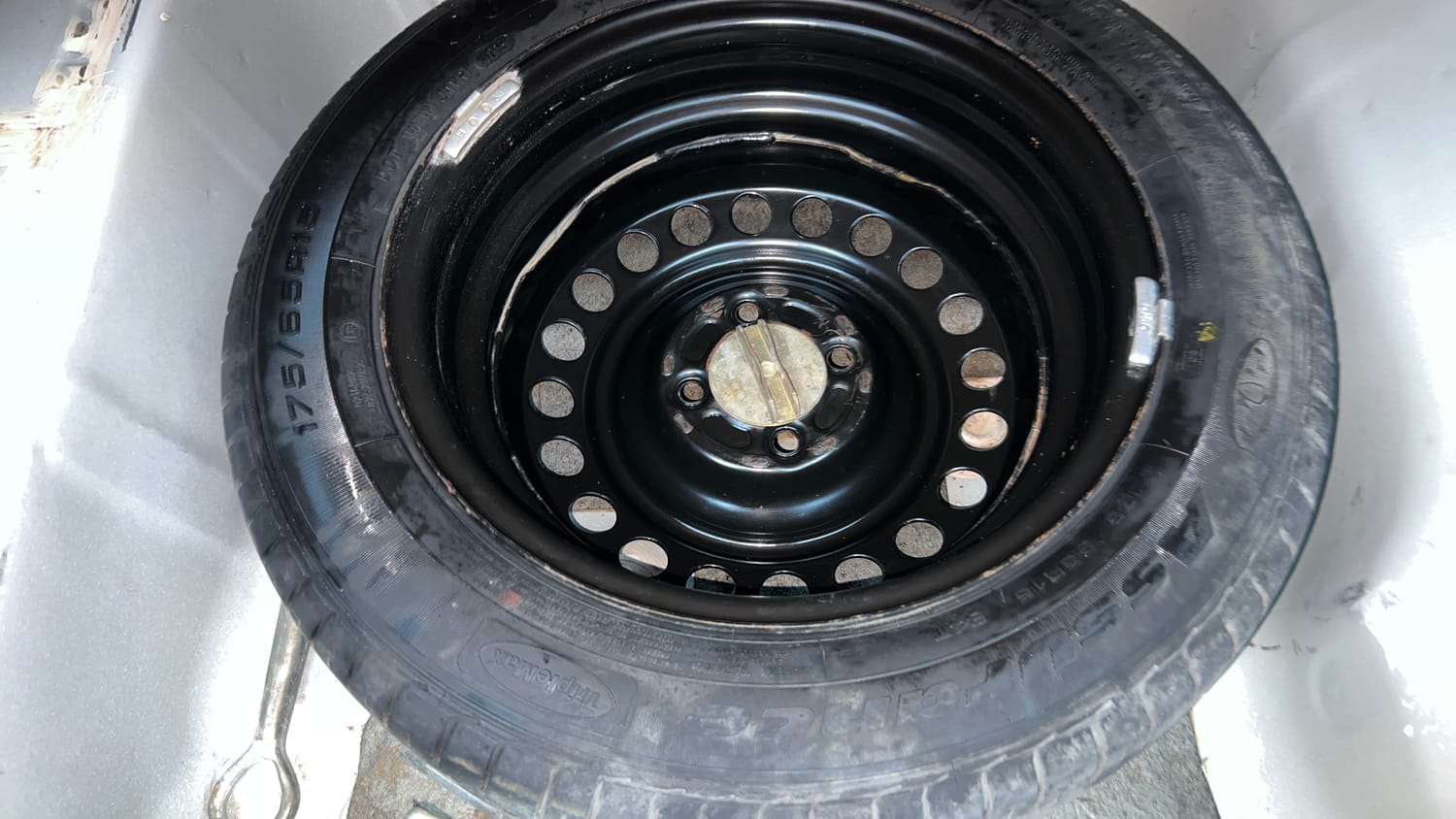Used 2015 Honda City V Petrol Manual tyres SPARE TYRE VIEW