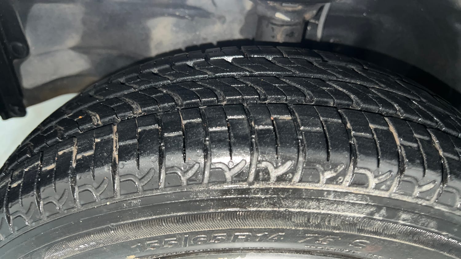 Used 2012 Maruti Suzuki Wagon R 1.0 VXi Petrol Manual tyres LEFT FRONT TYRE TREAD VIEW