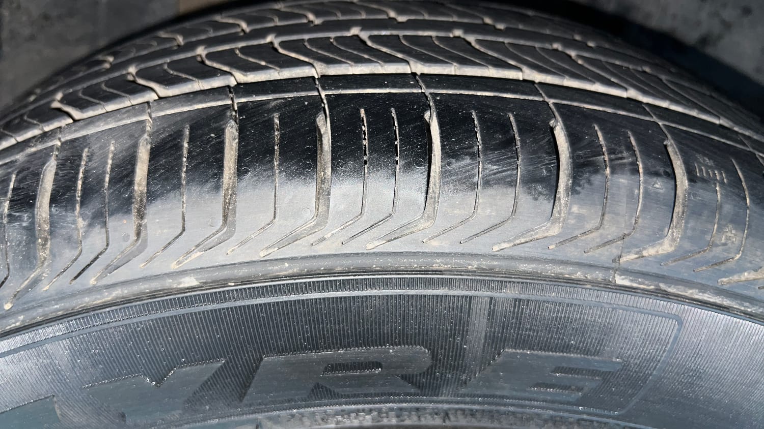 Used 2022 Tata Nexon XM (S) Diesel Diesel Manual tyres RIGHT FRONT TYRE TREAD VIEW