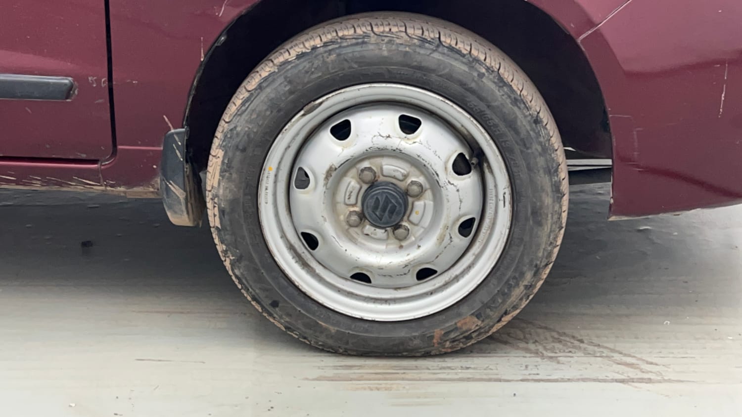 Used 2012 Maruti Suzuki Alto K10 LXi Petrol Manual tyres RIGHT FRONT TYRE RIM VIEW
