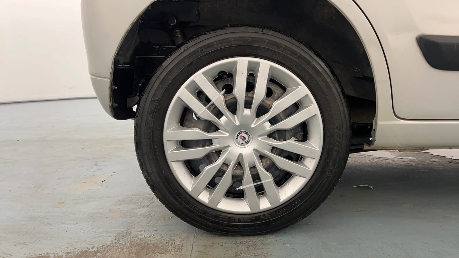 Used 2012 Maruti Suzuki Wagon R 1.0 VXi Petrol Manual tyres RIGHT REAR TYRE RIM VIEW