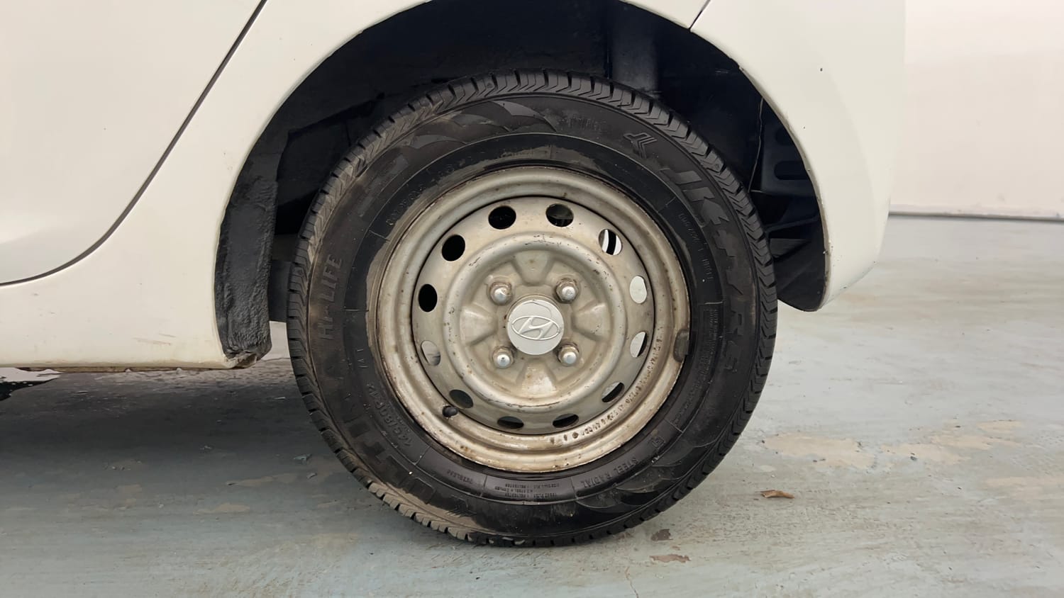 Used 2016 Hyundai Eon Era + Petrol Manual tyres LEFT REAR TYRE RIM VIEW