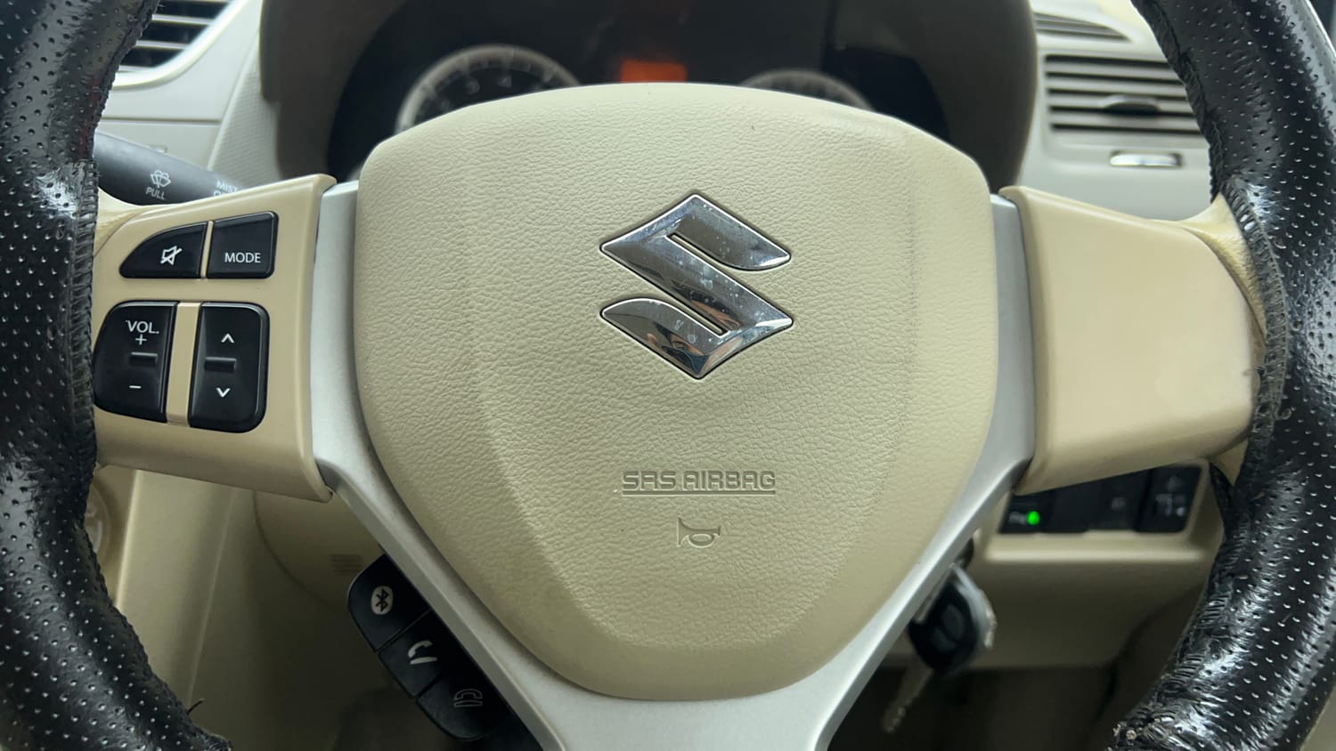 Used 2016 Maruti Suzuki Ertiga VXI Petrol Manual top_features Steering mounted controls