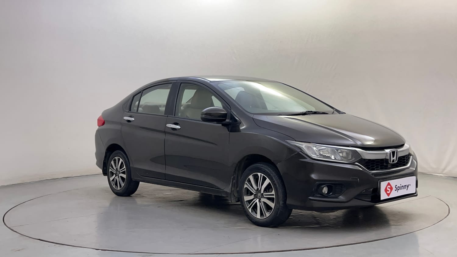 Used 2018 Honda City V Petrol Petrol Manual exterior RIGHT FRONT CORNER VIEW