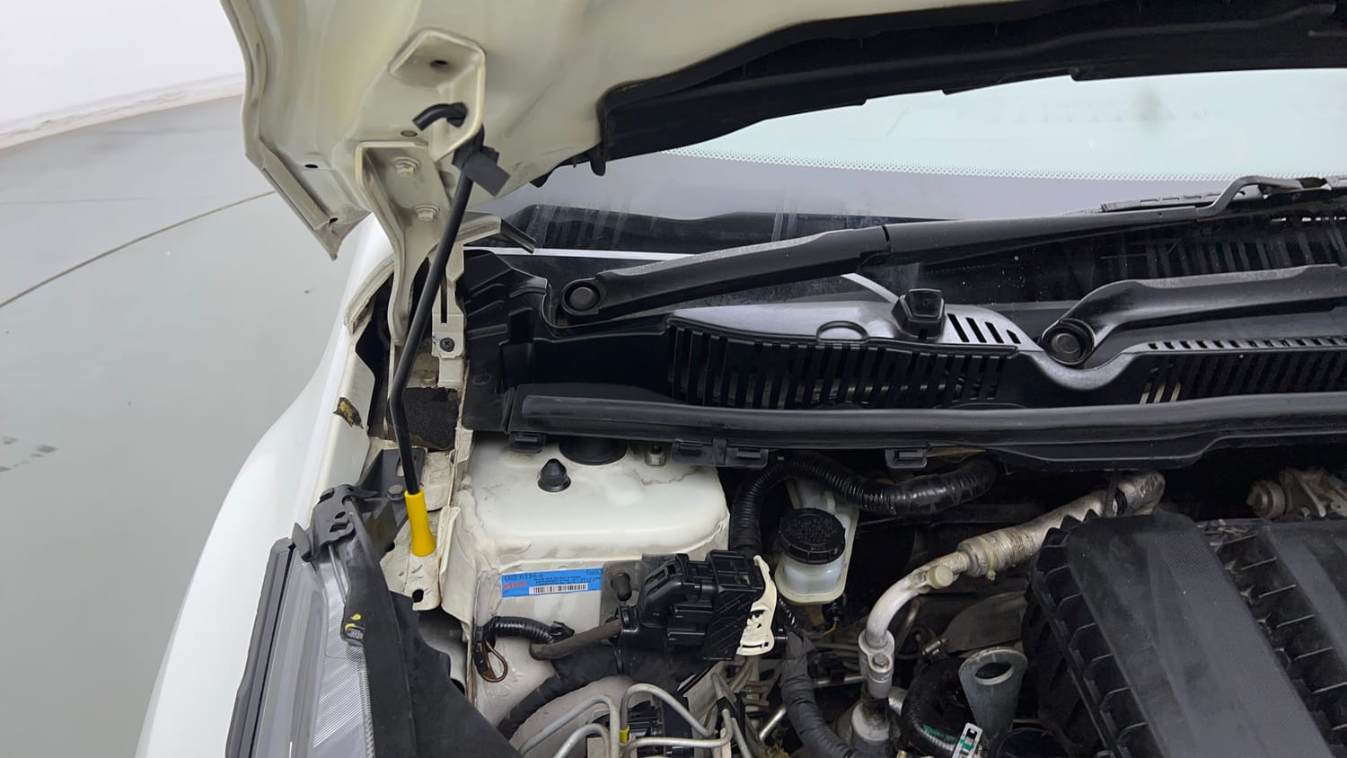 Used 2022 Tata Nexon XM (S) Diesel Diesel Manual engine ENGINE RIGHT SIDE HINGE & APRON VIEW