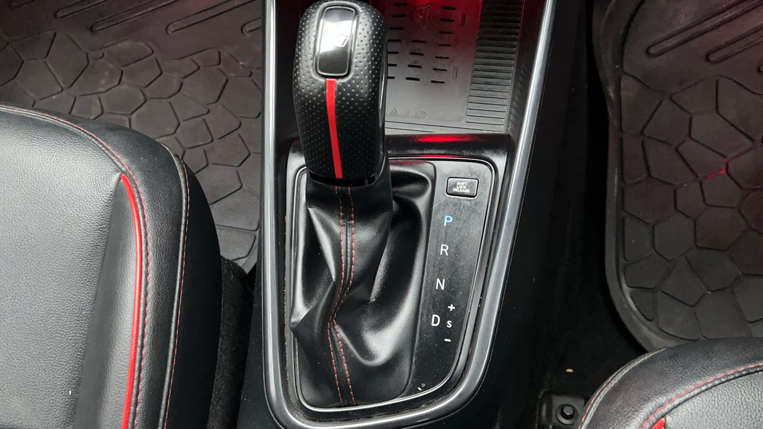 Used 2022 Hyundai i20 N Line N8 1.0 Turbo DCT Petrol Automatic interior GEAR  KNOB VIEW