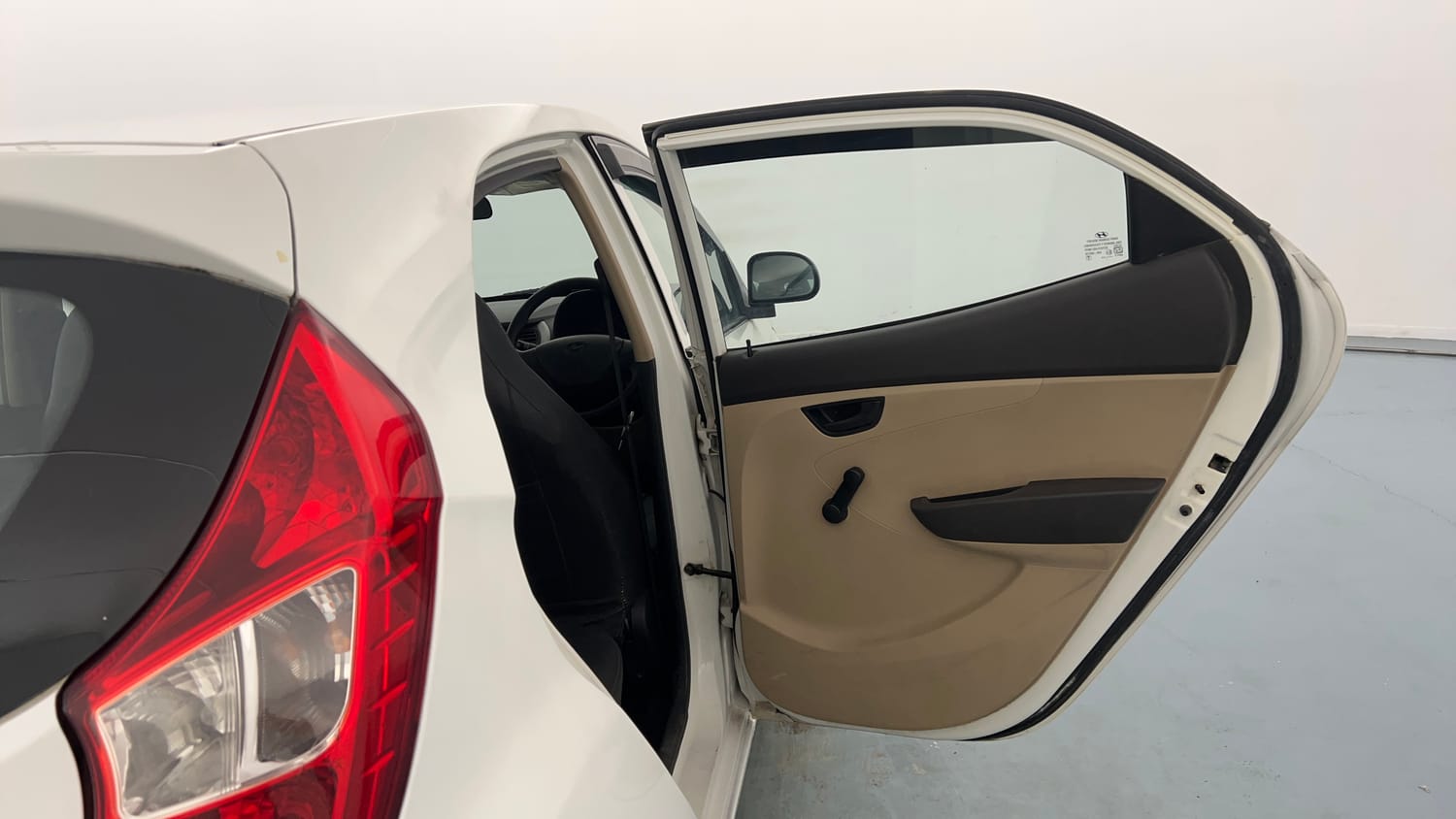 Used 2016 Hyundai Eon Era + Petrol Manual interior RIGHT REAR DOOR OPEN VIEW