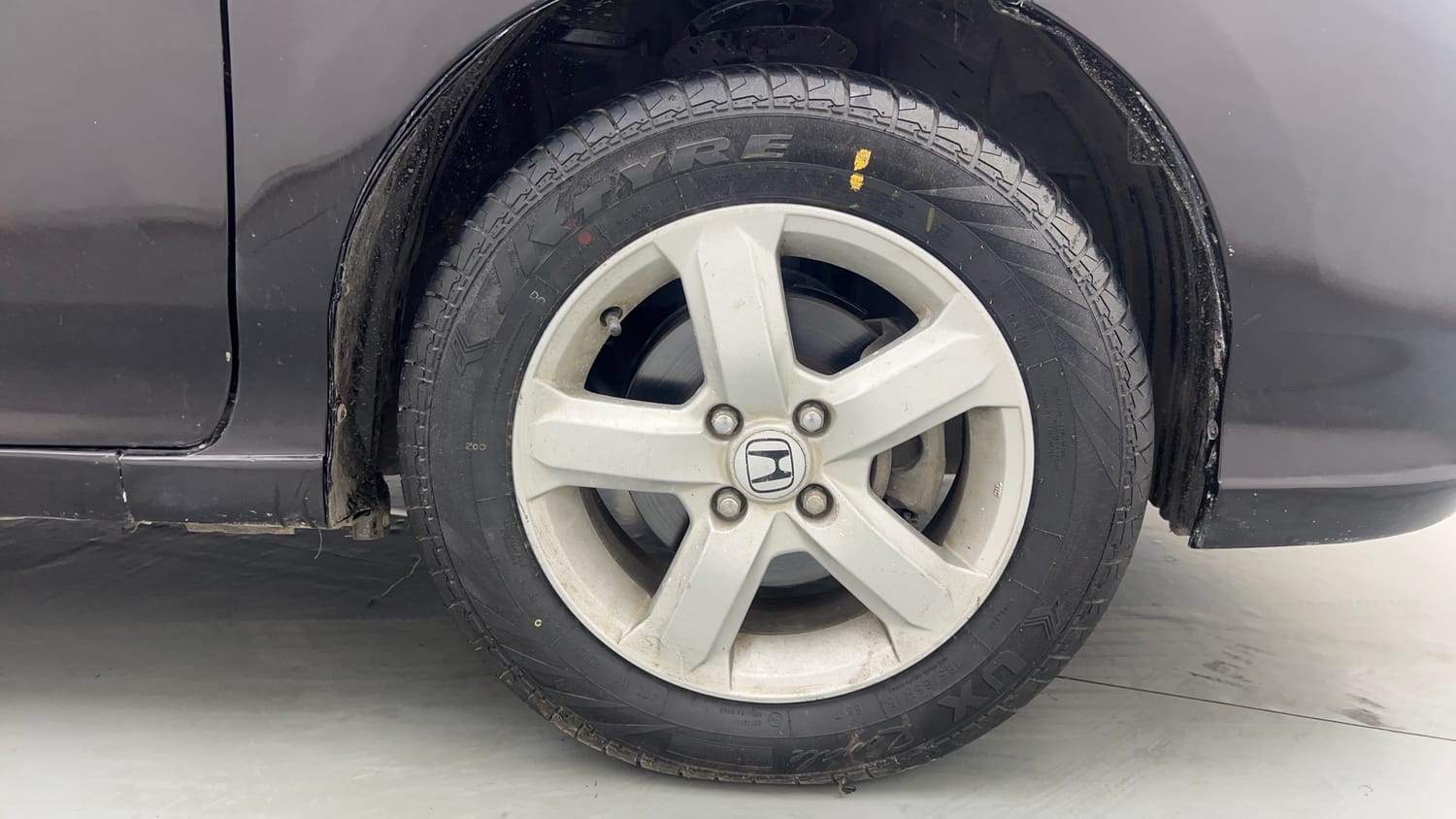Used 2013 Honda City 1.5 S MT Petrol Manual tyres RIGHT FRONT TYRE RIM VIEW