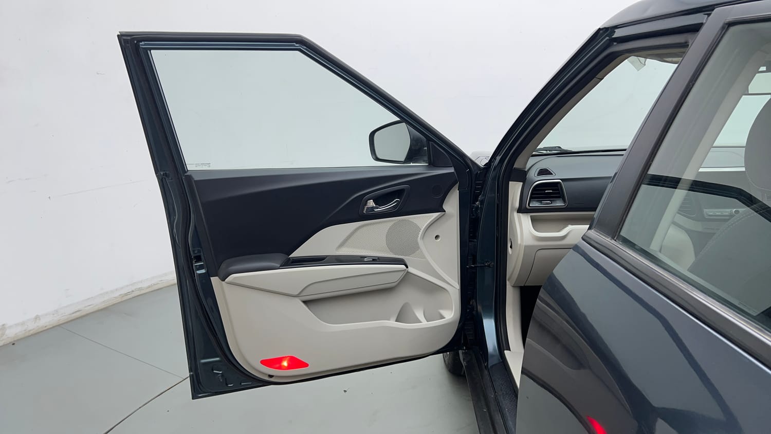 2020 Mahindra XUV 300 W8 1.2 Petrol-21
