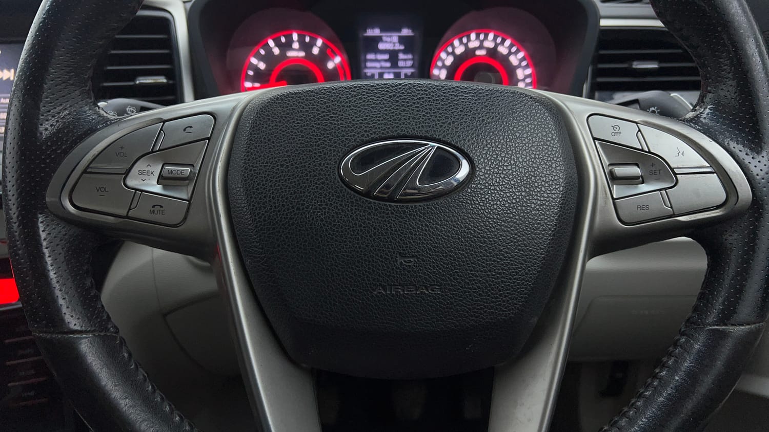 2020 Mahindra XUV 300 W8 1.2 Petrol-43