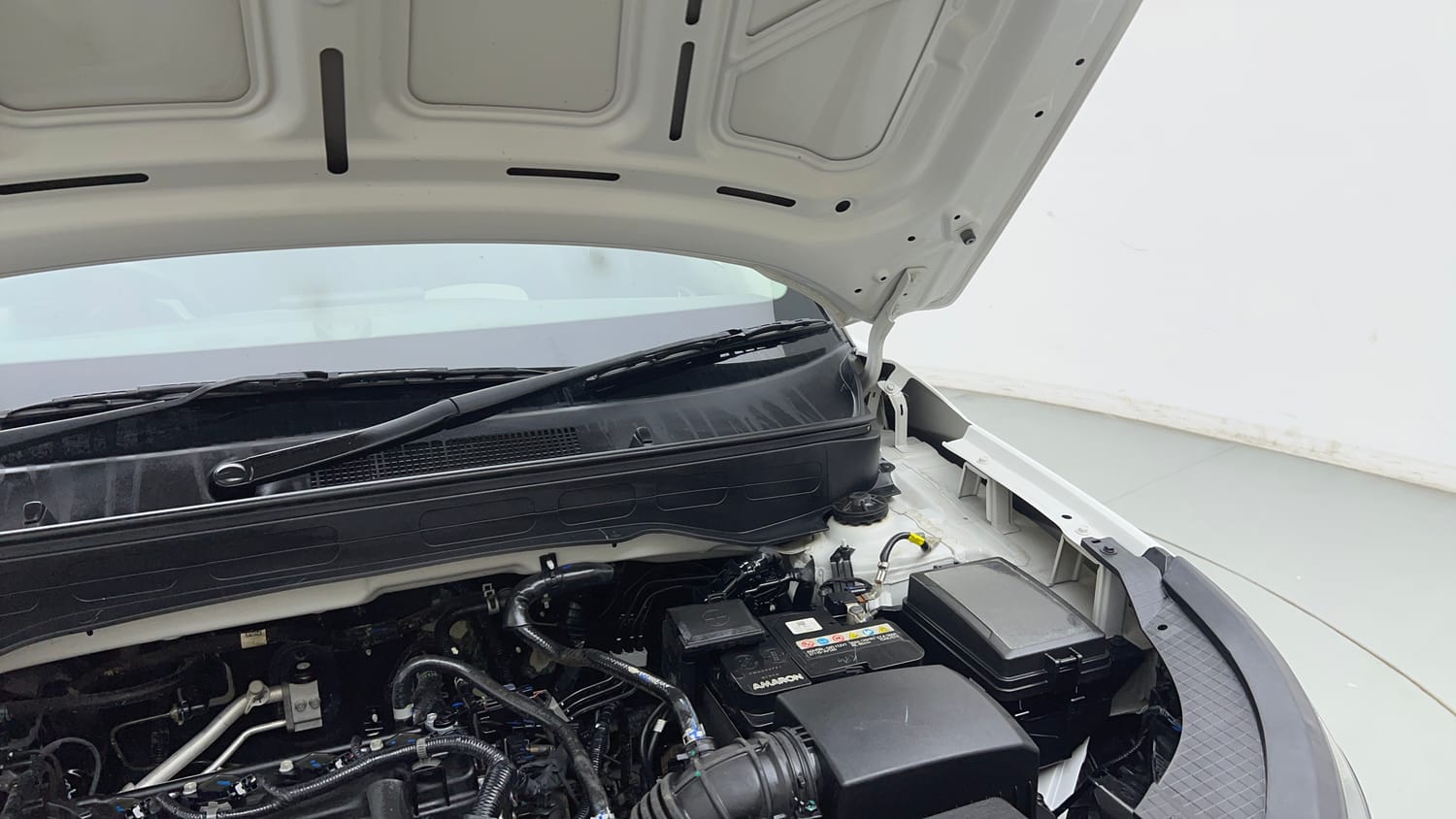 Used 2025 Hyundai Venue S 1.2 Petrol Petrol Manual engine ENGINE LEFT SIDE HINGE & APRON VIEW
