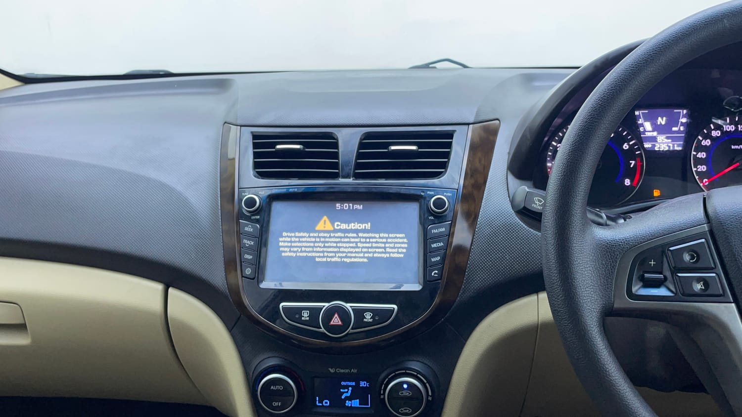 Used 2017 Hyundai Verna 1.6 VTVT SX AT Petrol Automatic interior MUSIC SYSTEM & AC CONTROL VIEW