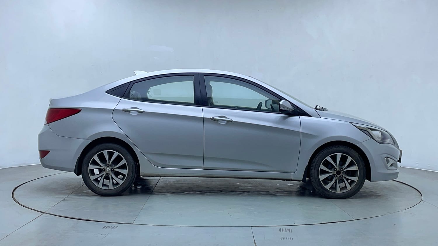 Used 2017 Hyundai Verna 1.6 VTVT SX AT Petrol Automatic exterior RIGHT SIDE VIEW