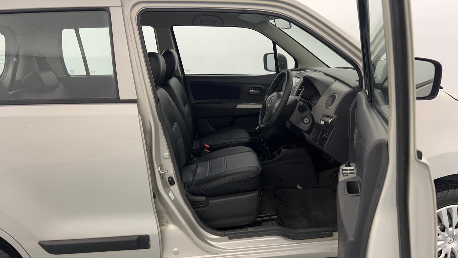 Used 2012 Maruti Suzuki Wagon R 1.0 VXi Petrol Manual interior RIGHT SIDE FRONT DOOR CABIN VIEW