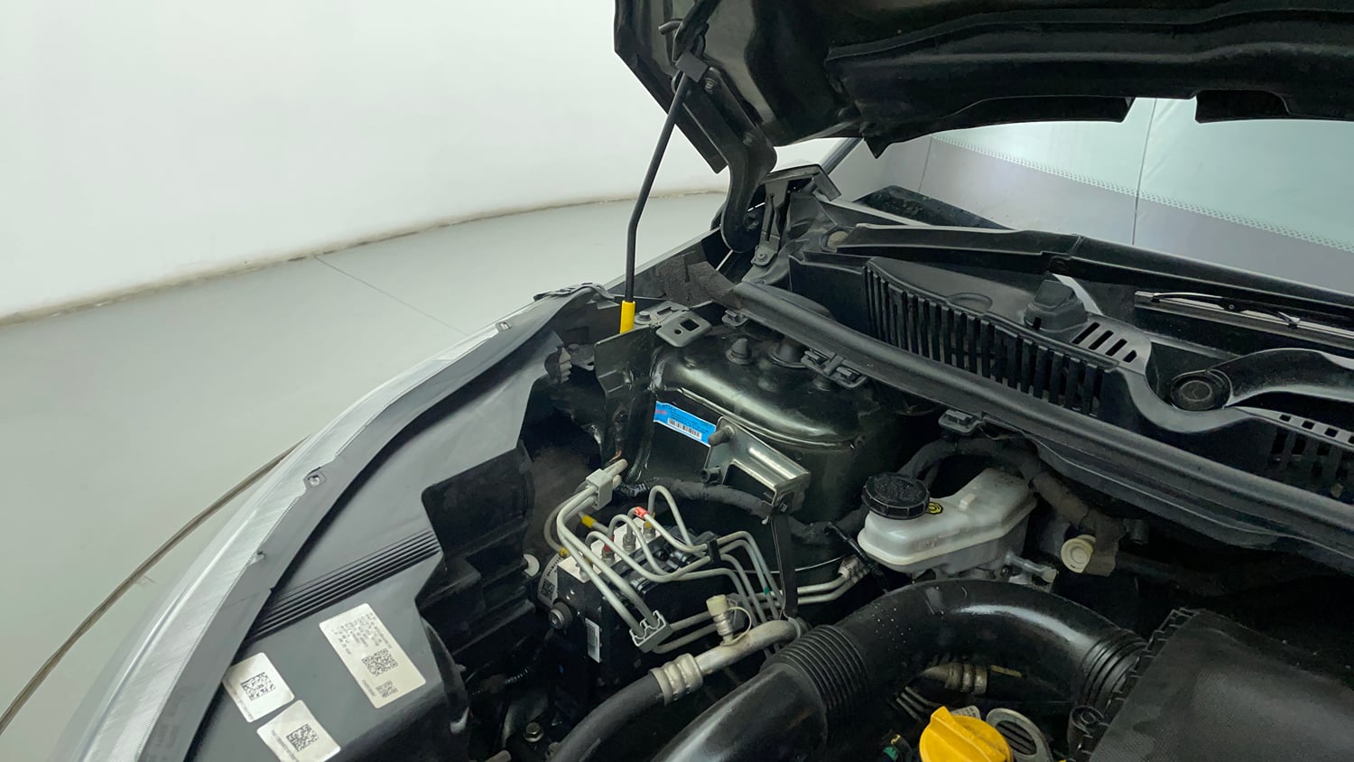 Used 2021 Tata Nexon XZA Plus (O) Dual Tone Petrol Automatic engine ENGINE RIGHT SIDE HINGE & APRON VIEW
