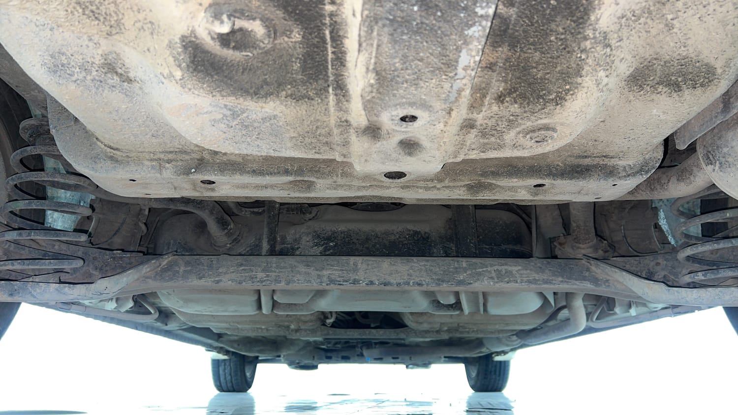 Used 2015 Honda City V Petrol Manual extra REAR UNDERBODY VIEW (TAKEN FROM REAR)