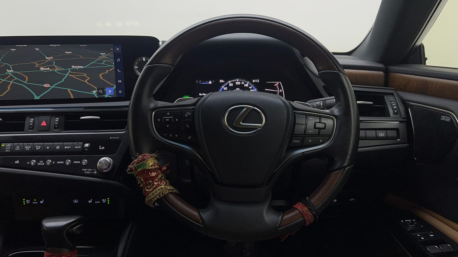 2025 Lexus ES 300h Luxury-14