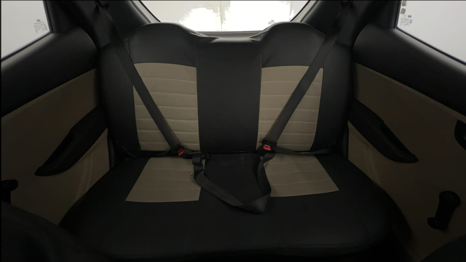 Used 2016 Hyundai Eon Era + Petrol Manual interior REAR SEAT CONDITION VIEW