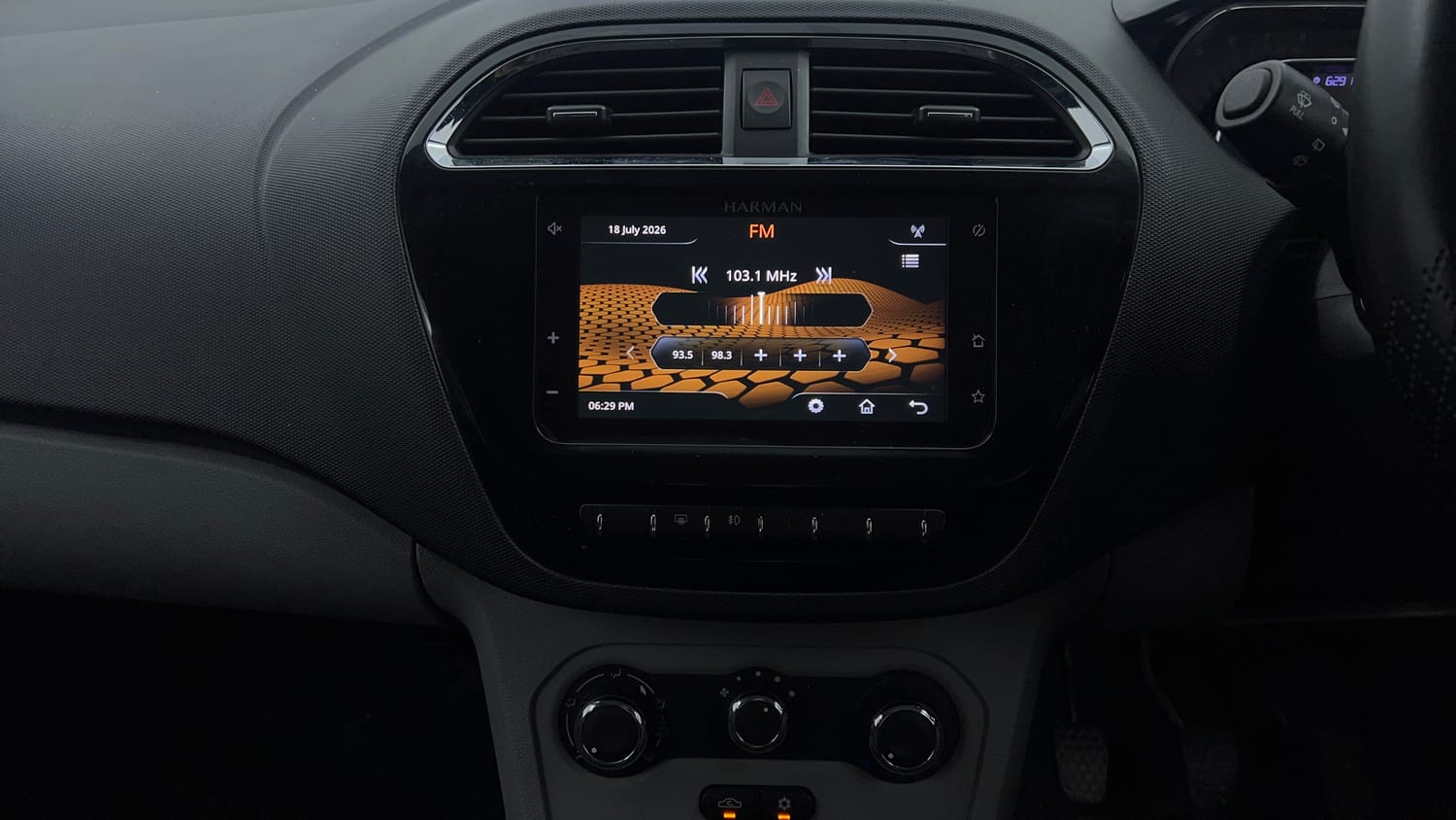Used 2021 Tata Tiago XZ Petrol Manual top_features Integrated (in-dash) music system