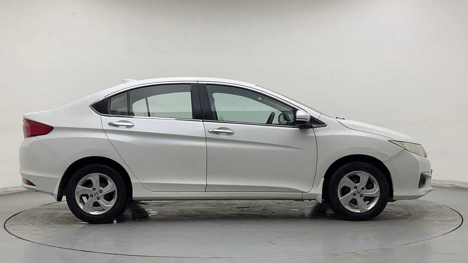 Used 2015 Honda City V Petrol Manual exterior RIGHT SIDE VIEW