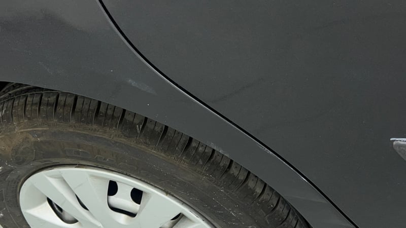 Used 2017 Maruti Suzuki Swift Lxi (O) Petrol Manual dents MINOR DENT